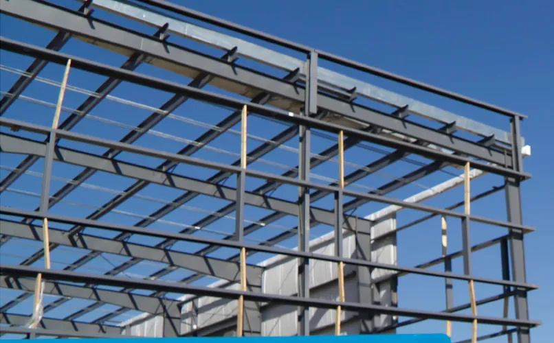 Estructura metálica de acero en obra